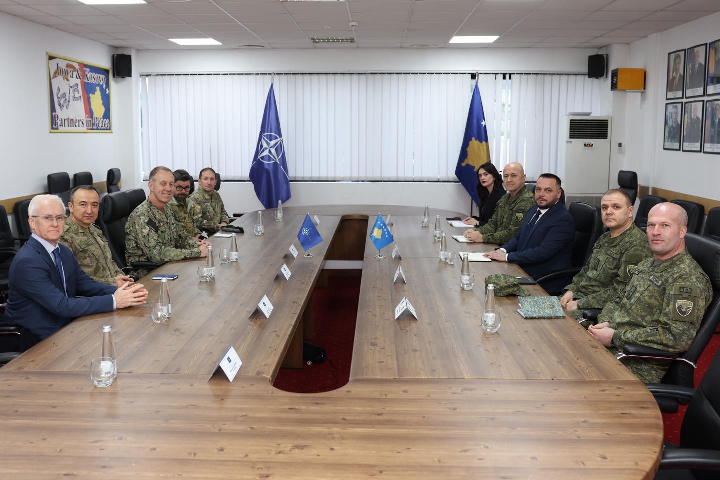 Maqedonci takon zyrtarë të NATO-s, diskutohet siguria rajonale dhe zhvillimi i FSK-së