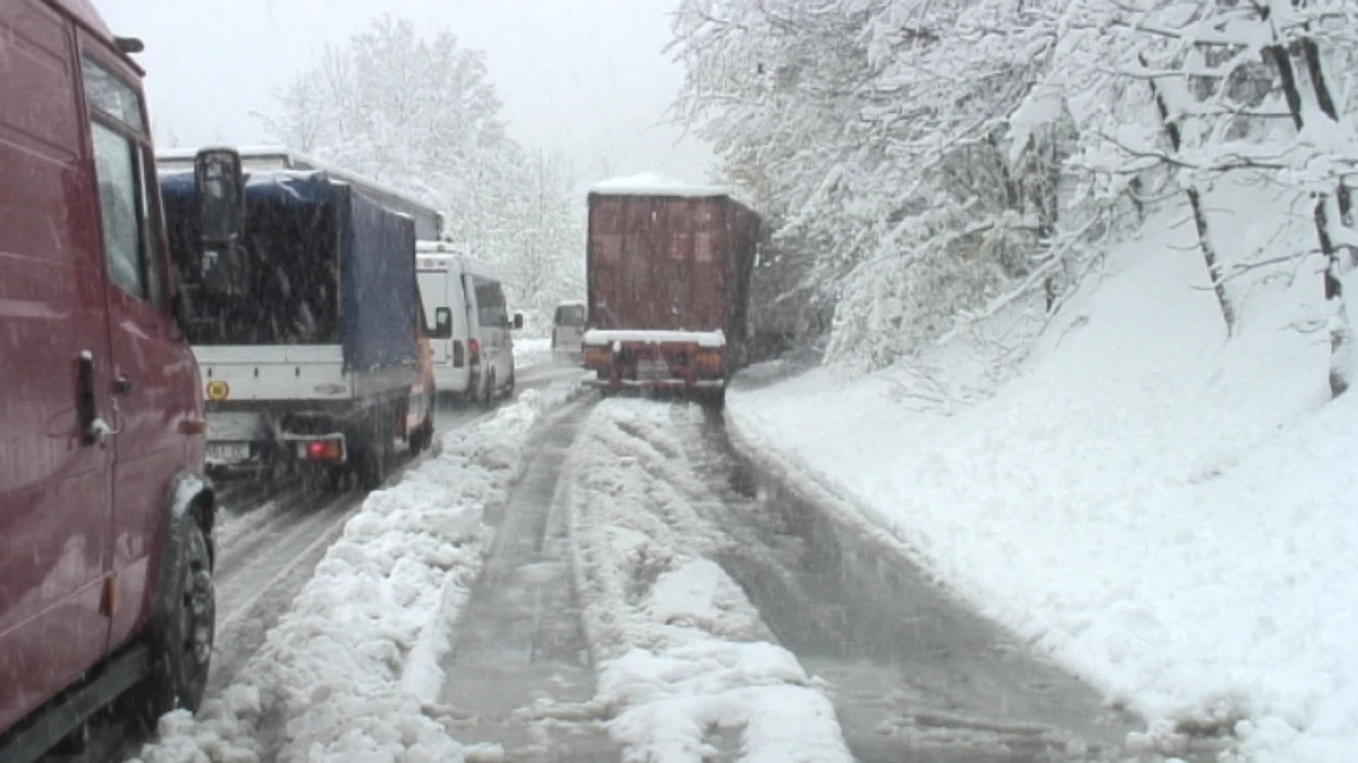 Vendoset ndalesë për automjetet e rënda në Mavrovë - Dibër dhe Strugë - Qafë Thanë