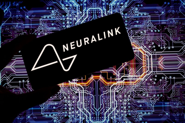 Neuralink planifikon prodhim të implanteve të trurit me 'vëllim të lartë' deri në vitin 2026, thotë Musk
