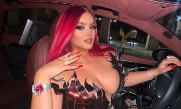 Enca befason me paraqitjen elegante