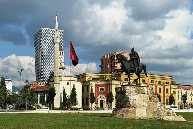 Mbi 12 milionë vizitorë të huaj në Shqipëri në vitin 2025