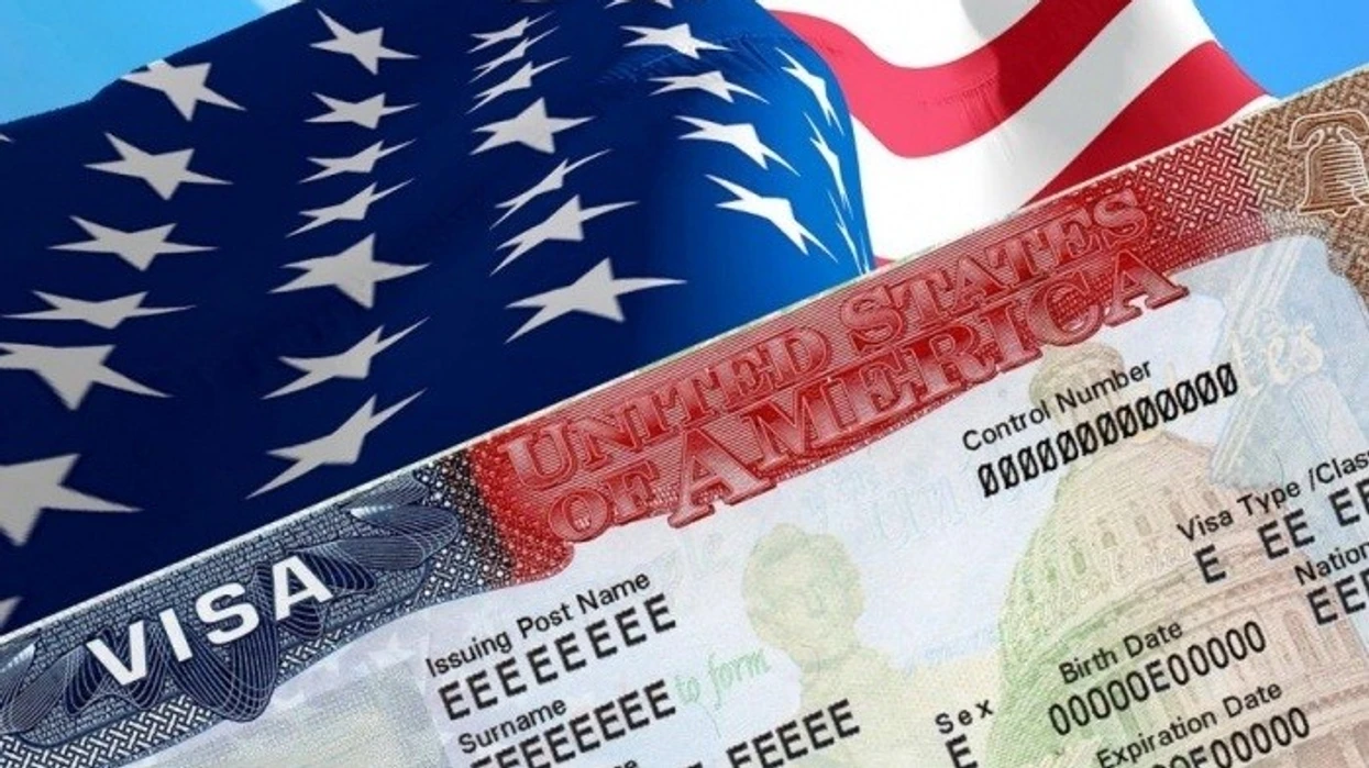 Ambasada amerikane paralajmëron shqiptarët për rregullat e vizave