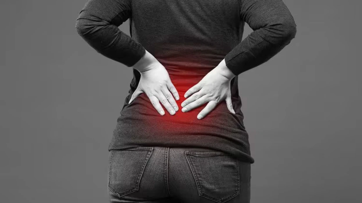 A mund të shkaktojë infeksioni urinar dhimbje në pjesën e poshtme të shpinës, kur duhet të shqetësohemi?