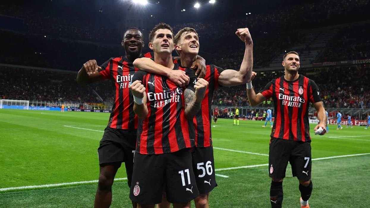 Tri klube të Ligës Premier në garë për yllin e madh të Milanit