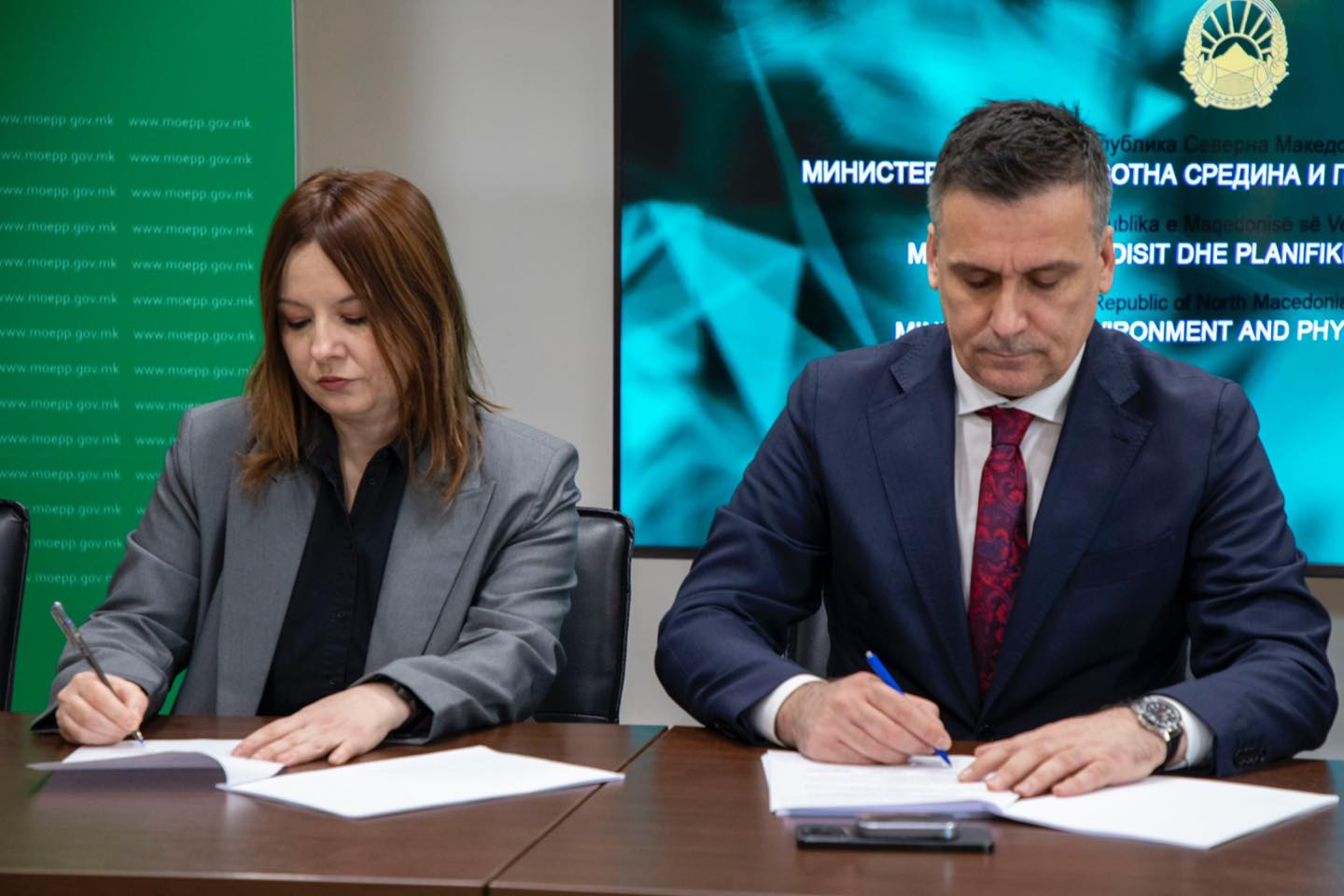 Hoxha: Nënshkrimi i marrëveshjes së parë kolektive është dëshmi e vlerësimit të punës së punëtorëve dhe avancimit të të drejtave të tyre