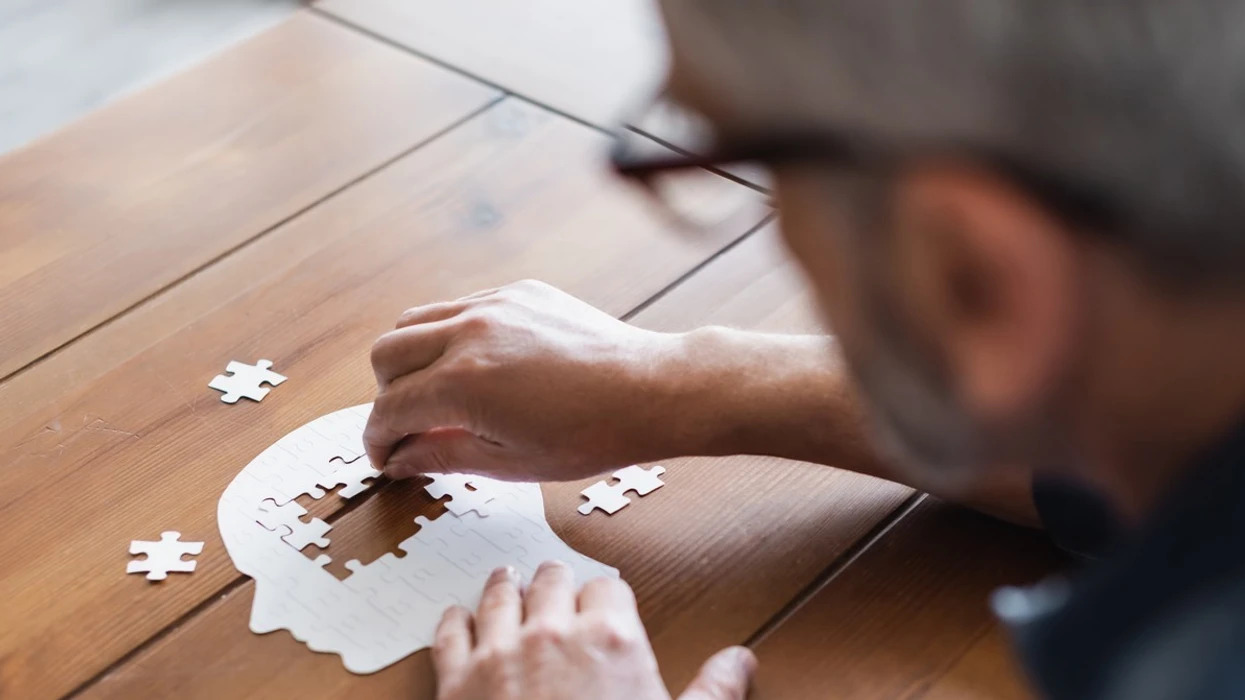 6 shenja të depresionit në moshën e mesme që paralajmërojnë demencën