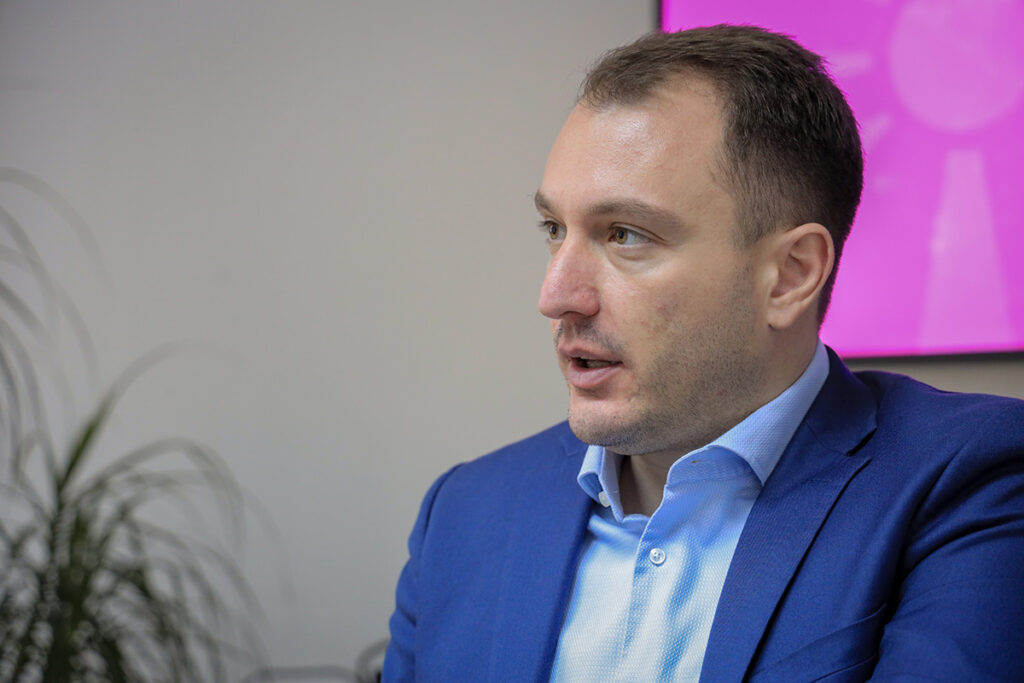 Andonovski për roamingun në BE: Pres që të përfundojë deri në fund të këtij viti