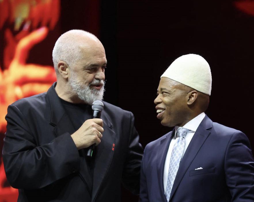 “Bota përmbys”, Rama: Kush e kishte imagjinuar që kryetari i Bashkisë së Nju Jorkut do të kërkonte pasaportën shqiptare