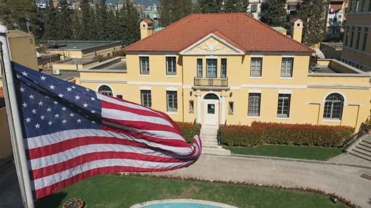 Ambasada amerikane paralajmëron se Shqipëria mund të jetë cak i grupeve të lidhura me Iranin