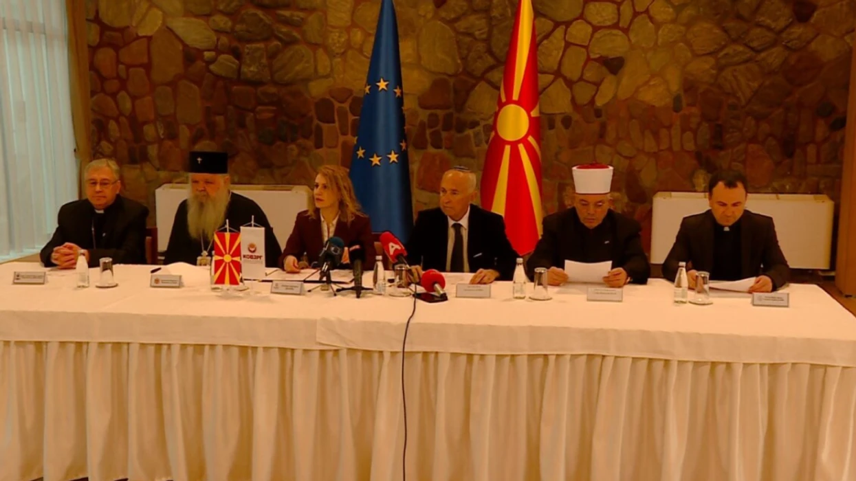 Krerët e bashkësive fetarë në Maqedoni dënojnë tentativën për djegien e sinagogës në Shkup